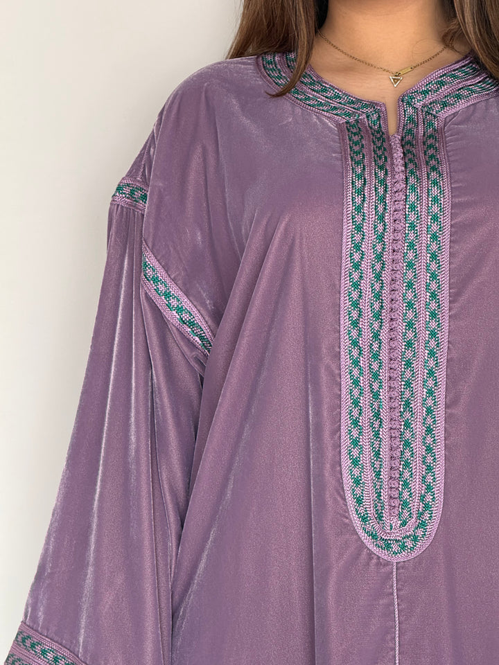 KANDOURA VELVET PASTEL PURPLE/INDIGO GREEN | MIORÉ