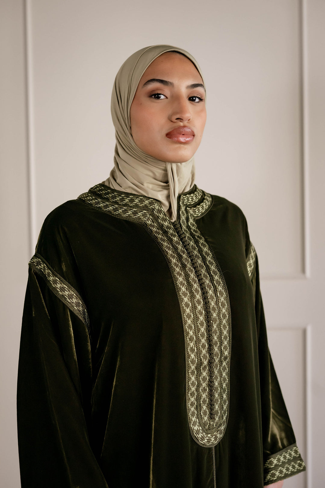 KANDOURA VELVET  OLIVE SHADOW | MIORÉ